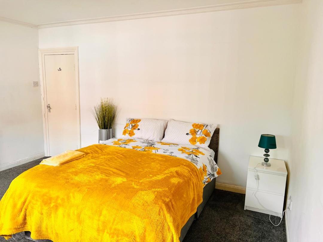 Private Room Close To Leeds University And City Centre Exteriör bild