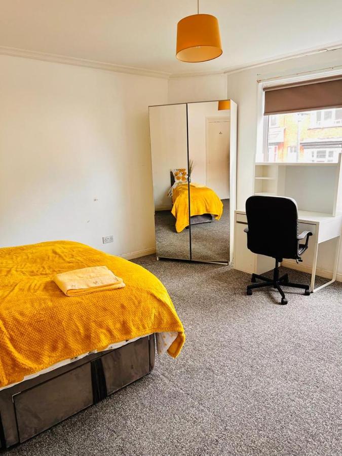 Private Room Close To Leeds University And City Centre Exteriör bild