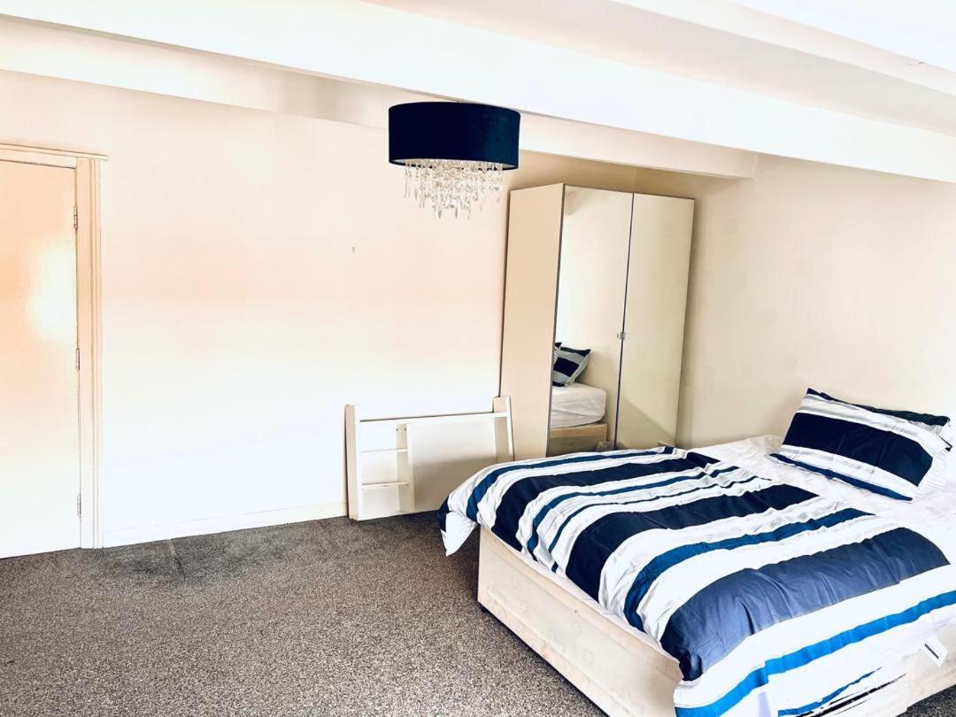Private Room Close To Leeds University And City Centre Exteriör bild