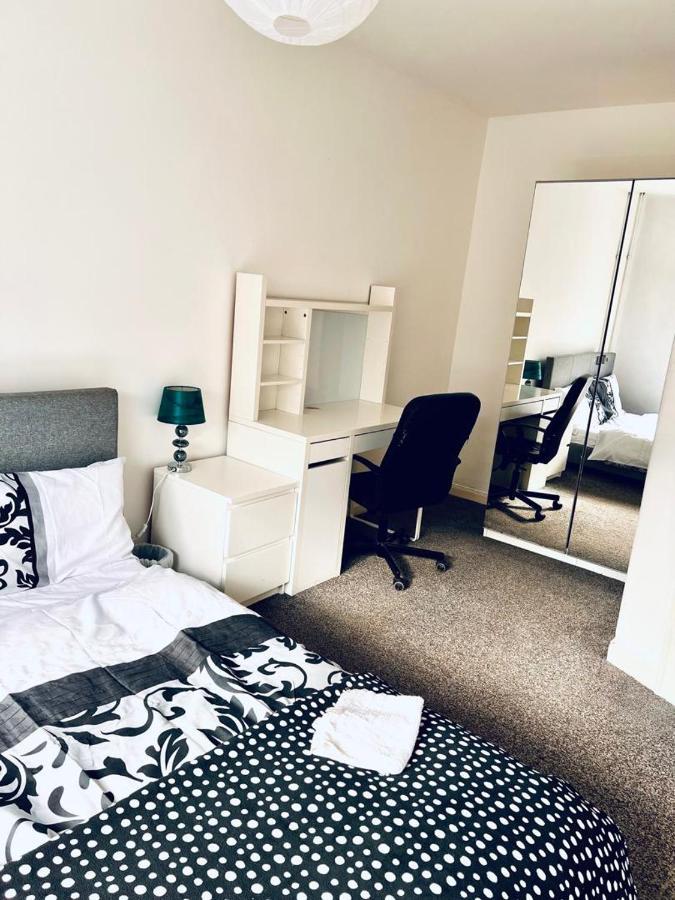 Private Room Close To Leeds University And City Centre Exteriör bild
