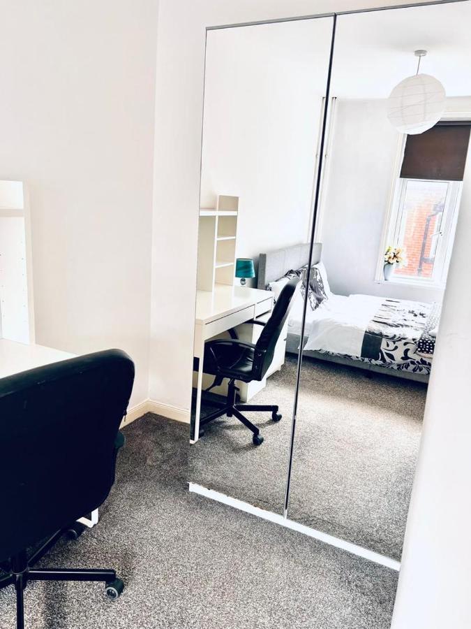 Private Room Close To Leeds University And City Centre Exteriör bild