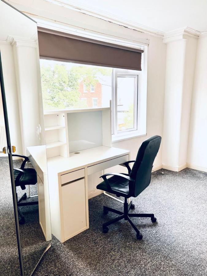 Private Room Close To Leeds University And City Centre Exteriör bild
