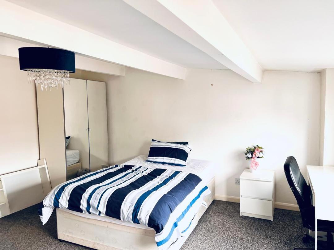 Private Room Close To Leeds University And City Centre Exteriör bild
