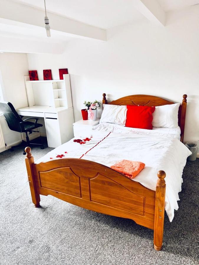 Private Room Close To Leeds University And City Centre Exteriör bild