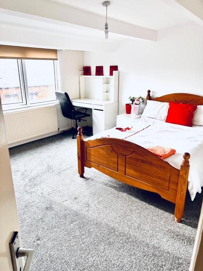 Private Room Close To Leeds University And City Centre Exteriör bild