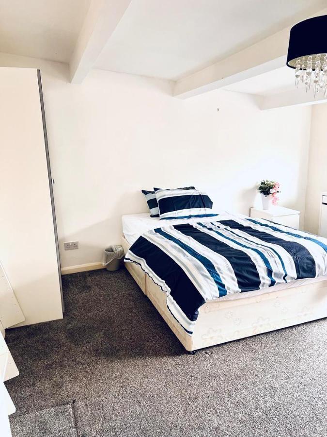 Private Room Close To Leeds University And City Centre Exteriör bild