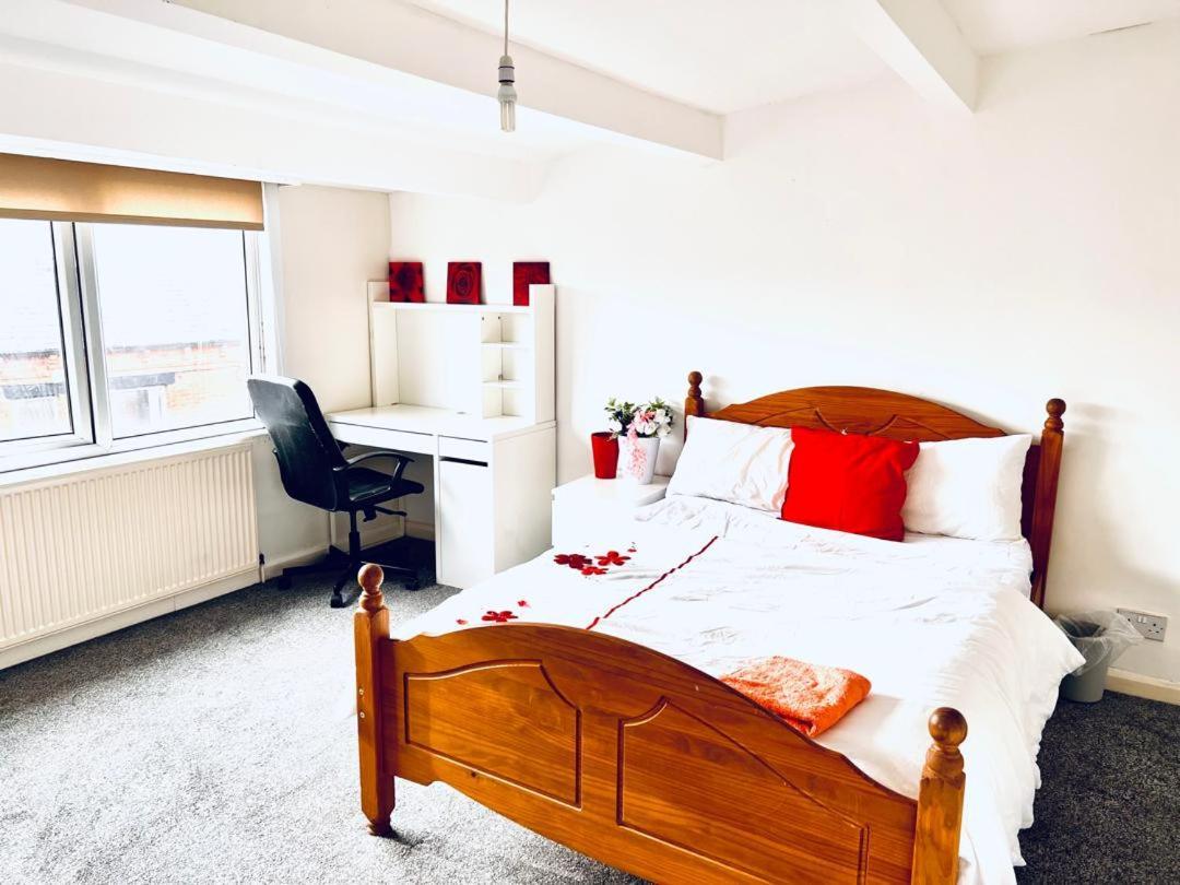 Private Room Close To Leeds University And City Centre Exteriör bild