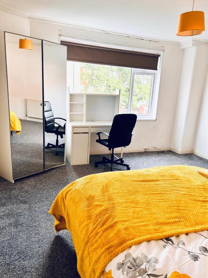 Private Room Close To Leeds University And City Centre Exteriör bild