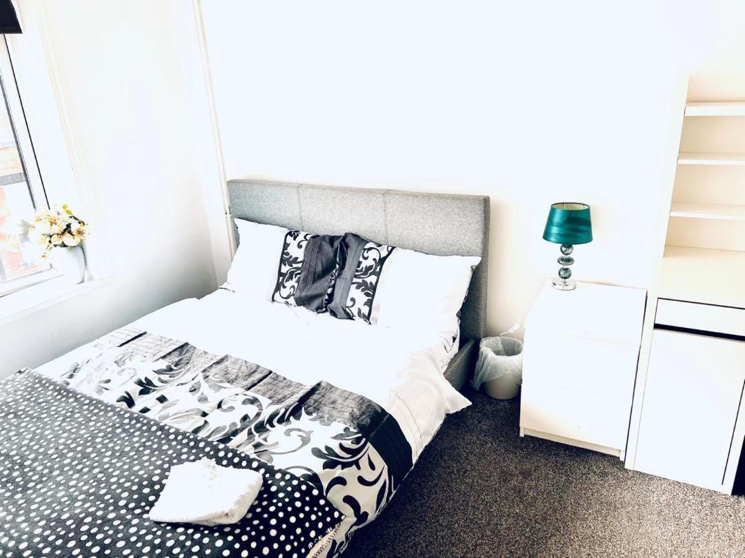 Private Room Close To Leeds University And City Centre Exteriör bild