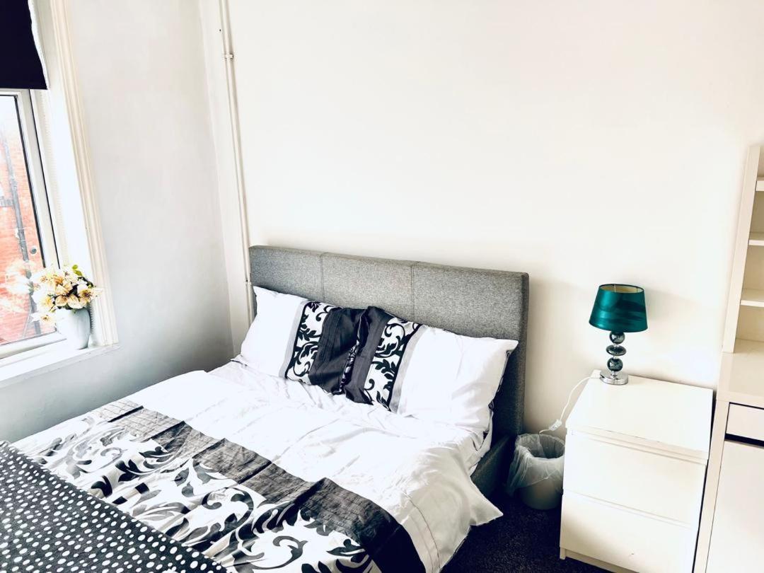 Private Room Close To Leeds University And City Centre Exteriör bild