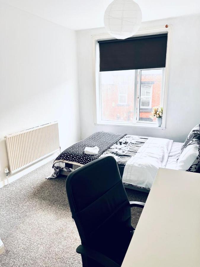 Private Room Close To Leeds University And City Centre Exteriör bild