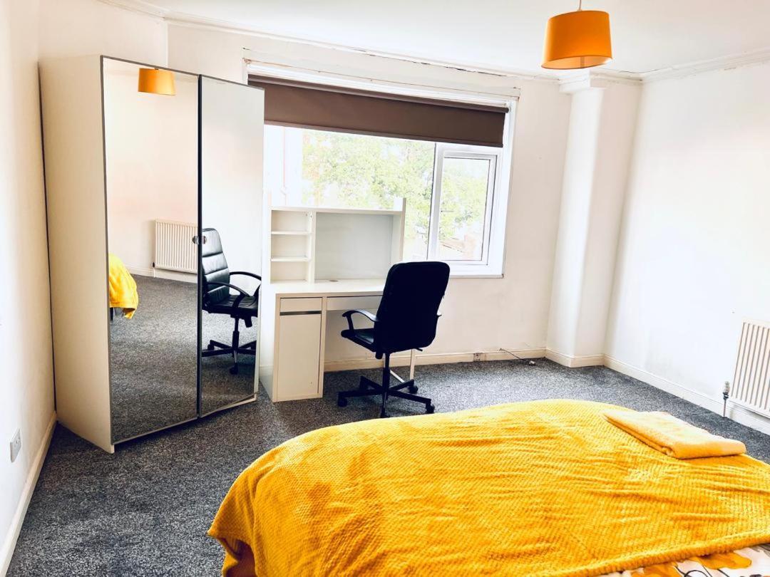 Private Room Close To Leeds University And City Centre Exteriör bild