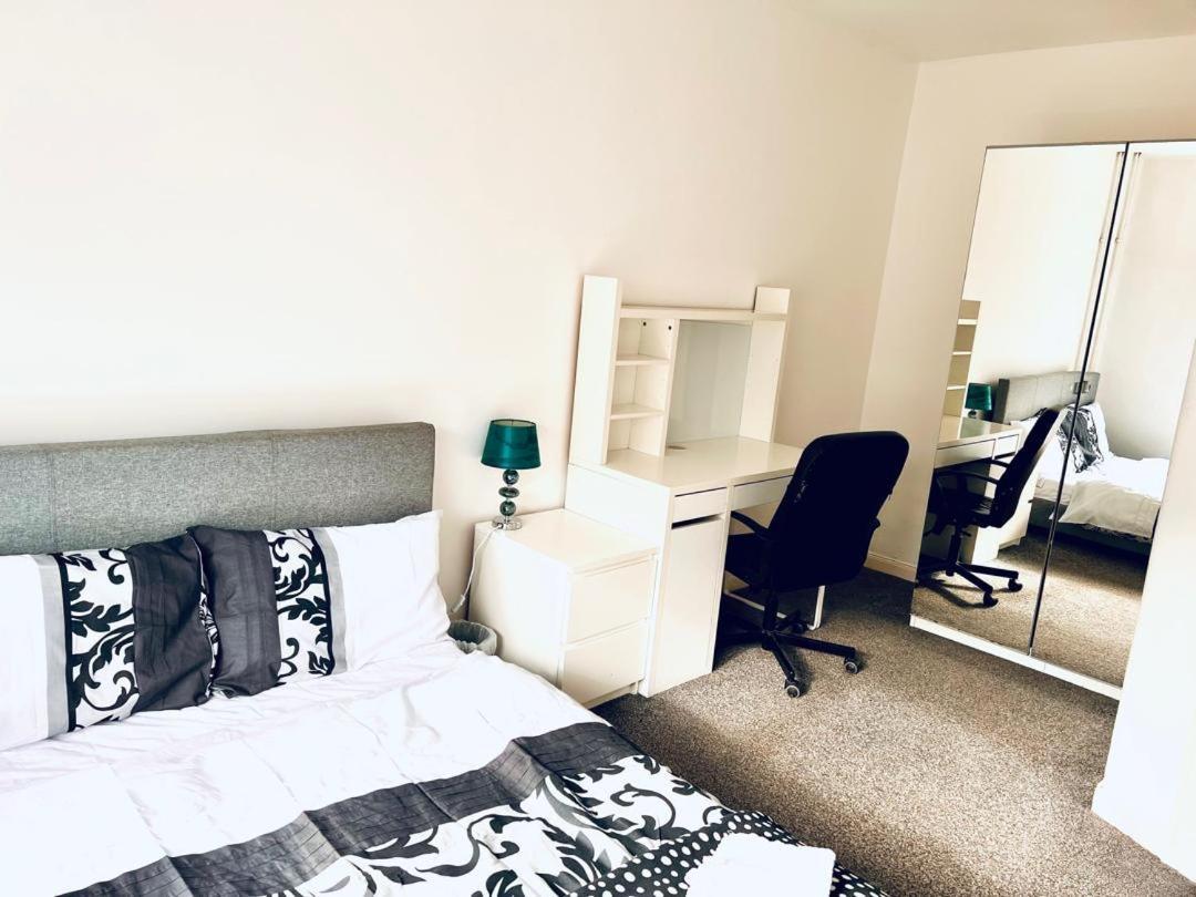 Private Room Close To Leeds University And City Centre Exteriör bild