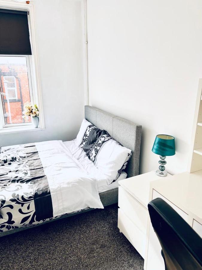Private Room Close To Leeds University And City Centre Exteriör bild
