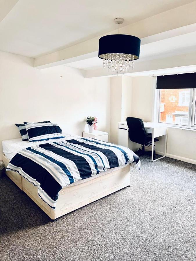 Private Room Close To Leeds University And City Centre Exteriör bild
