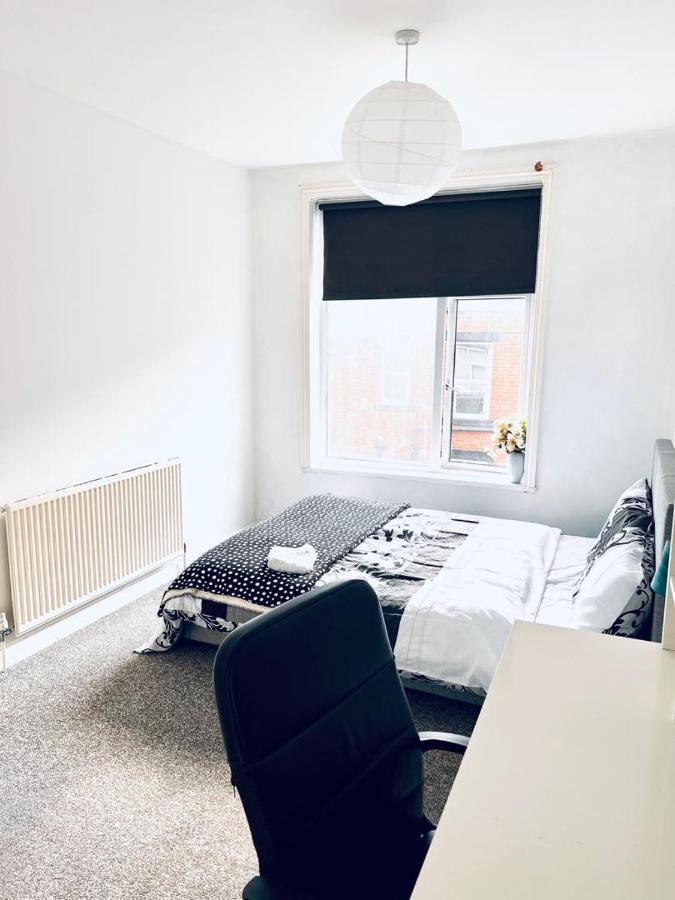 Private Room Close To Leeds University And City Centre Exteriör bild